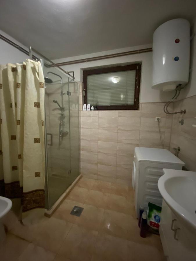 Apartman De Luxe Apartment Tuzla Bagian luar foto